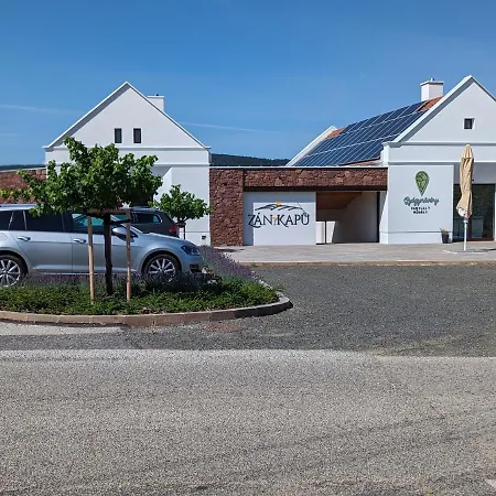 Μοτέλ Zankapu -hotel For You- Adult & Bike Friendly 3-room With Local Wine, Terrace & Kali-medence Experience