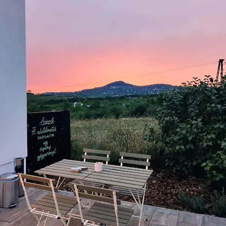 Μοτέλ Zankapu -hotel For You- Adult & Bike Friendly 3-room With Local Wine, Terrace & Kali-medence Experience *