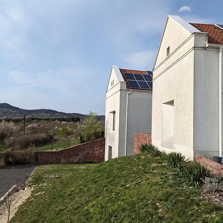 Zankapu -hotel For You- Adult & Bike Friendly 3-room With Local Wine, Terrace & Kali-medence Experience * Zánka