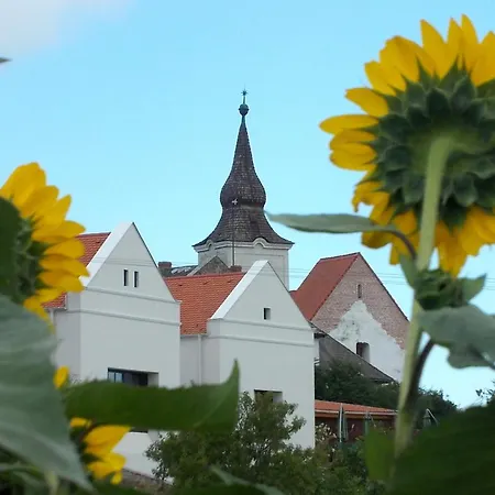 Motel Zankapu -hotel For You- Adult & Bike Friendly 3-room With Local Wine, Terrace & Kali-medence Experience *