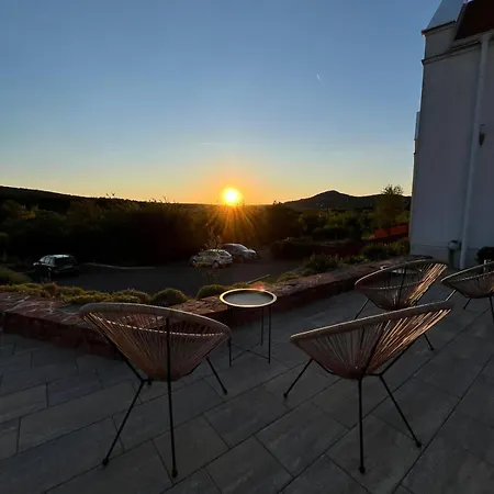 Zankapu -hotel For You- Adult & Bike Friendly 3-room With Local Wine, Terrace & Kali-medence Experience Μοτέλ *