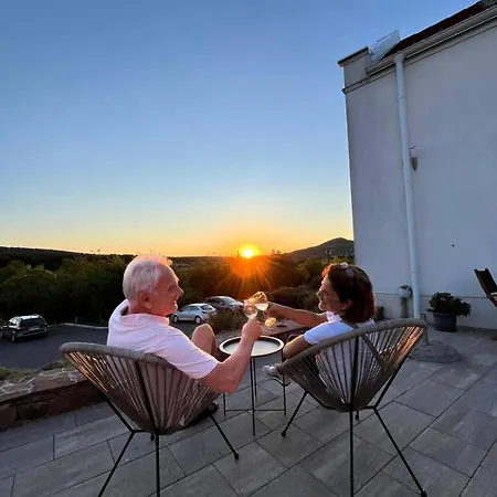 Μοτέλ Zankapu -hotel For You- Adult & Bike Friendly 3-room With Local Wine, Terrace & Kali-medence Experience *