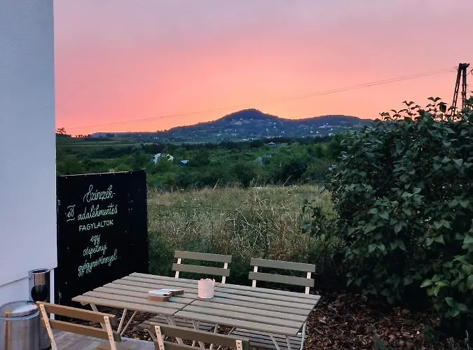 Motel Zánkapu -hotel For You- Adult&bike Friendly 3-room With Local Wine, Terrace&káli-medence Experience *