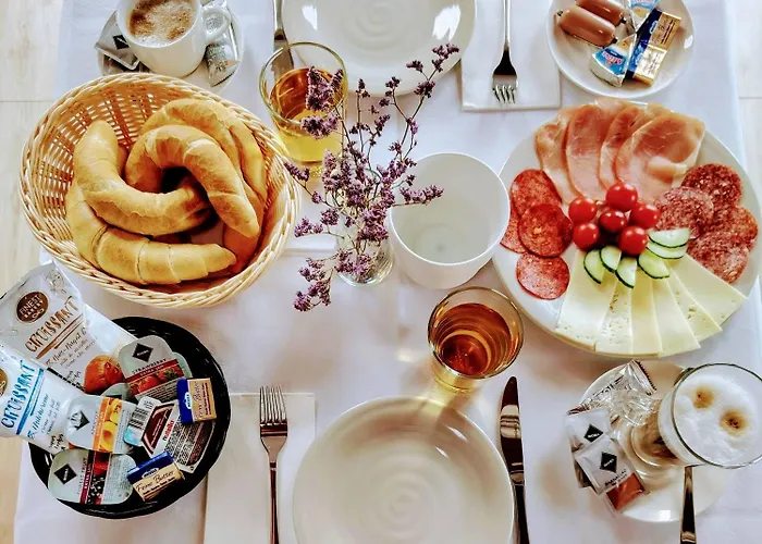 Motel Zánkapu -hotel For You- Adult&bike Friendly 3-room With Local Wine, Terrace&káli-medence Experience