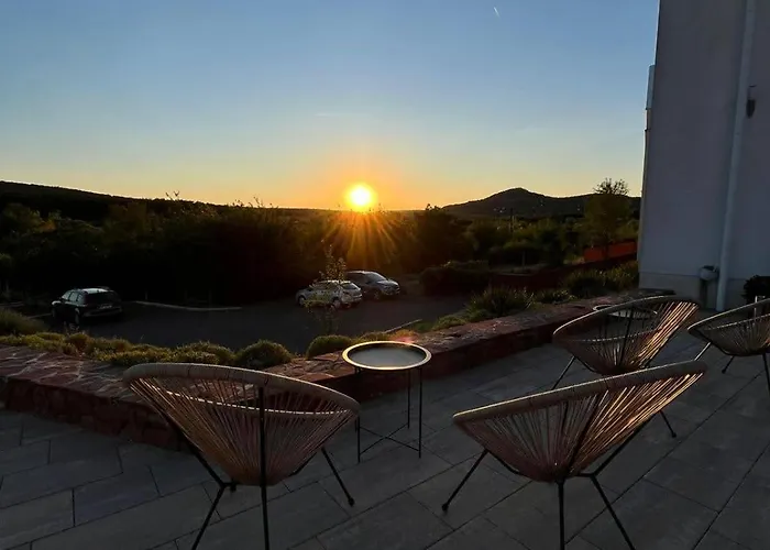 Zankapu -hotel For You- Adult & Bike Friendly 3-room With Local Wine, Terrace & Kali-medence Experience モーテル *