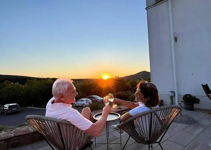 Motel Zánkapu -hotel For You- Adult&bike Friendly 3-room With Local Wine, Terrace&káli-medence Experience *