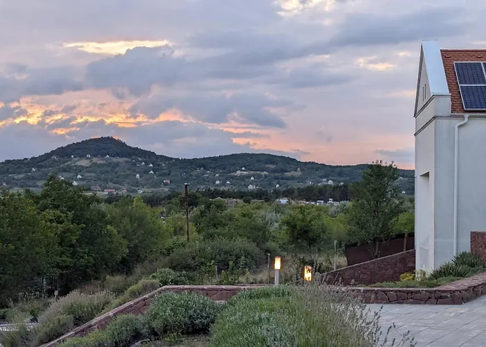 Motel Zánkapu -hotel For You- Adult&bike Friendly 3-room With Local Wine, Terrace&káli-medence Experience *